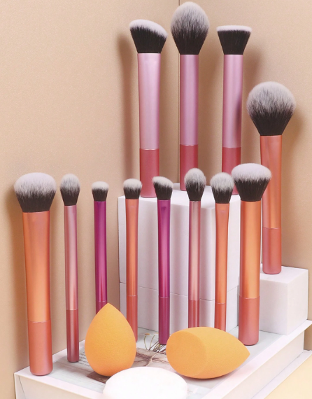 Brochas Set de 12 piezas con 1 borla y 2 beauty blender