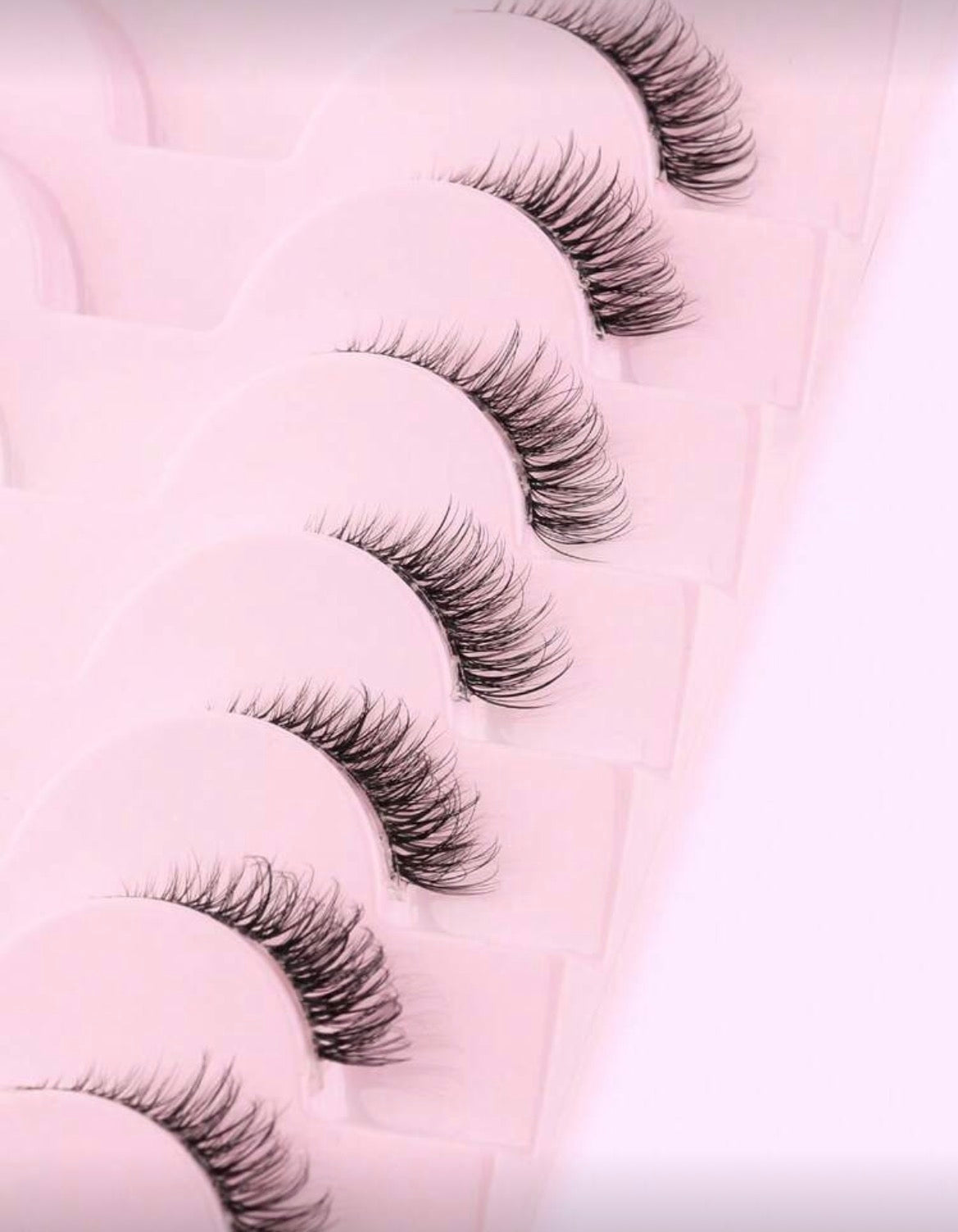 Pestañas postizas, 10 pares/caja Mini y lindas pestañas cortas de medio ojo con tallos delgados y transparentes, extremos alargados, apariencia naturalmente