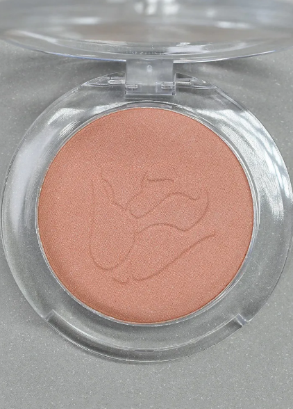 Rubor Individual- Dolce bella, Su textura suave se difumina fácilmente para dar un rosa rosa delicado y luminoso