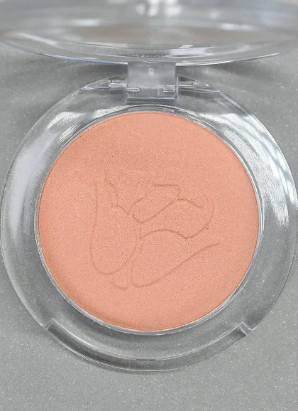 Rubor Individual- Dolce bella, Su textura suave se difumina fácilmente para dar un rosa rosa delicado y luminoso