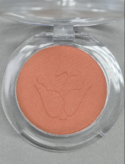 Rubor Individual- Dolce bella, Su textura suave se difumina fácilmente para dar un rosa rosa delicado y luminoso