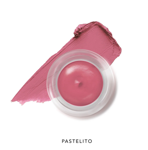 Italia deluxe, Rubor Mousse Matte Cheek + Lip Pot, una fórmula de mousse aterciopelada multiusos que le da a tus labios y mejillas el toque mate suave perfecto.