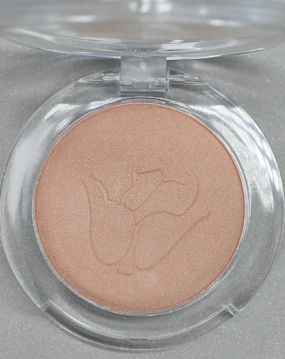 Rubor Individual- Dolce bella, Su textura suave se difumina fácilmente para dar un rosa rosa delicado y luminoso